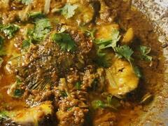 Fish Korma Recipe: स्पाइसी खाना पसंद है, तो फिर बनाएं फिश कोरमा