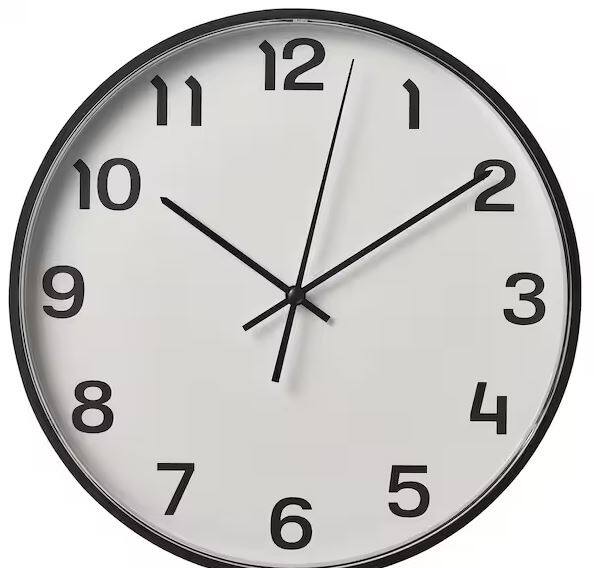 વાસ્તુશાસ્ત્ર અનુસાર ઘરમાં ઘડિયાળ રાખતી વખતે વાસ્તુ નિયમોનું ખાસ ધ્યાન રાખવું જોઈએ. જે રીતે ઘડિયાળને સાચી દિશામાં રાખવાથી સારું પરિણામ મળે છે, તેવી જ રીતે ઘર કે ઓફિસમાં ખોટી દિશામાં ઘડિયાળ રાખવાથી તમારા માટે નકારાત્મક પરિણામો આવી શકે છે તેથી જ યોગ્ય દિશા પસંદ કરવી ખૂબ જ મહત્વપૂર્ણ છે.