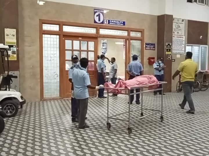 karur: Due to animosity, 2 persons were slashed with sickle near kulithalai TNN Crime: குளித்தலை அருகே முன்விரோதம் காரணமாக 2 பேருக்கு அரிவாள் வெட்டு
