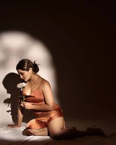 Rashami Desai: स्ट्रैपी सिल्क ड्रेस में रश्मि देसाई ने दिखाया अपना कर्वी फिगर, मदमस्त अदाओं से लूटा फैंस का दिल