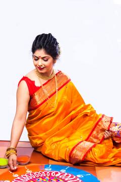 Silk Saree: सिल्क साडी घरीच अशा प्रकारे धुवा, रंग खराब होणार नाही आणि चमकही कायम राहील!