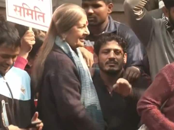 'Please Don’t Politicise': CPI(M) Leader Brinda Karat Asked To Step Down From Stage During Wrestlers’ Protest — Watch 'Please Don’t Politicise': CPI(M) Leader Brinda Karat Asked To Step Down From Stage During Wrestlers’ Protest — Watch