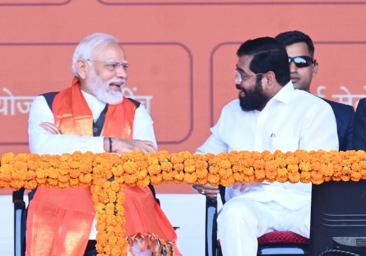 या सभेत बोलताना उपमुख्यमंत्री देवेंद्र फडणवीस म्हणाले आहेत की, पंतप्रधान नरेंद्र मोदी हे जगातील सर्वात लोकप्रिय नेते आहेत.