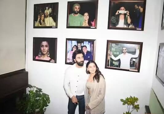 રણબીર કપૂરની માતા નીતુ કપૂરે તેની પૌત્રીનું નામ રાહા કપૂર રાખ્યું છે. જોકે, આ કપલે હજુ સુધી ફેન્સને દીકરીનો ચહેરો દેખાડ્યો નથી.