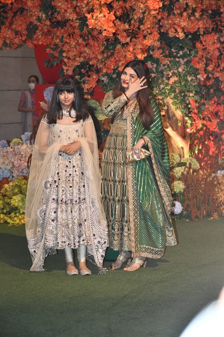 தமிழில் வெளியான ஜீன்ஸ், கண்டுகொண்டேன் கண்டுகொண்டேன், எந்திரன் ஆகிய படங்களிலும் நடித்துள்ளார்.