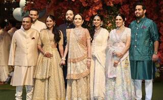 Anant Radhika Engagement: અનંત અંબાણી-રાધિકા મર્ચન્ટની સગાઈમાં સ્ટાર્સનો મેળાવડો, આ મોટી હસ્તીઓએ આપી હાજરી