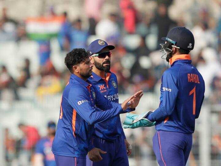 ind vs nz Rohit Sharma not bowl over quota Kuldeep yadav first match will Chinaman out of 2nd ODI IND vs NZ: रोहित शर्मा ने कुलदीप से पहले मैच में नहीं कराई पूरे ओवरों की बॉलिंग, क्या दूसरे वनडे से कट सकता है 'चाइनमैन' का पत्ता?