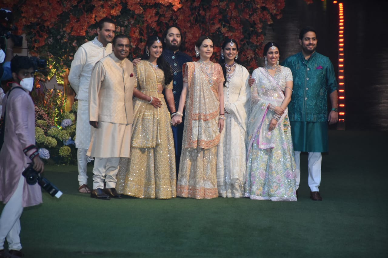 Anant Ambani Radhika Merchant Engagement: रोका से लेकर मेहंदी-सगाई तक, अनंत-राधिका का हर फंक्शन रहा ग्रैंड