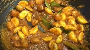 உரித்த பூண்டு - ஒரு பெரிய கப் அளவு , குழம்பு மிளகாய்த்தூள் - 2 டேபிள் ஸ்பூன், புளி தண்ணீர் -ஒரு கப் ,  நல்லெண்ணெய் - 2 டேபிள் ஸ்பூன், தாளிக்க :  கடுகு  - ஒரு டீஸ்பூன் , வெந்தயம் - 14 டீஸ்பூன் ,  மிளகு - டீஸ்பூன் கால் டீஸ்பூன் ,  சீரகம் - 1 டீஸ்பூன்,  உப்பு - தேவையான அளவு, அரைக்க :   பூண்டு - நாலு பல்  மிளகு - 1/4 டீஸ்பூன்  சீரகம் 1/4 டீஸ்பூன்