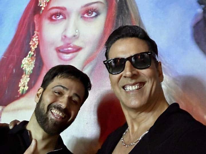 Akshay Emraan Selfie: अक्षय कुमार और इमरान हाशमी ने ऐश्वर्या राय के साथ खींची सेल्फी, यूजर्स बोले- आ रहे हैं सलमान भाई Akshay Kumar Emraan Hashmi click hilariously selfie with Aishwarya Rai netizens say Salman Khan is coming Akshay Emraan Selfie: अक्षय कुमार और इमरान हाशमी ने ऐश्वर्या राय के साथ खींची सेल्फी, यूजर्स बोले- आ रहे हैं सलमान भाई