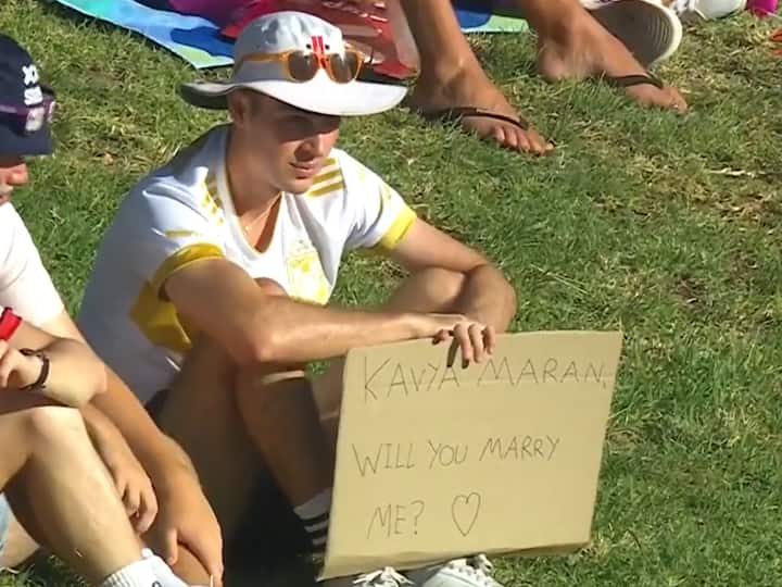Will You Marry Me: South African Fan Proposes To Kaviya Maran During SA20 Match Will You Marry Me: South African Fan Proposes To Kaviya Maran During SA20 Match