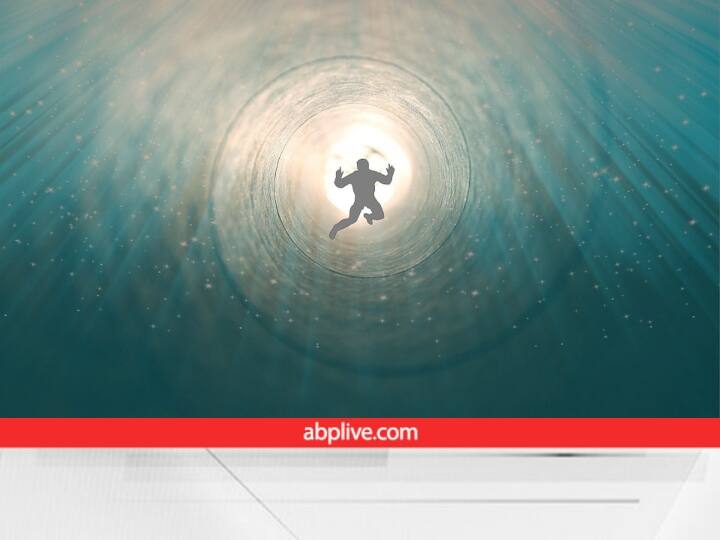 सपने में किसी की मृत्यु देखना या फिर किसी बीमार व्यक्ति को देखकर आमतौर पर घबराहट हो जाती है. हालांकि स्वप्नशास्त्र के अनुसार इन सपनों के भी अलग मायने हैं. आइए जानते हैं कि ये सपने क्या संदेश देते हैं.