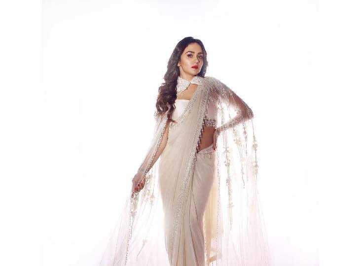 साडी असो वा, वेस्टर्न ड्रेस अमृता नेहमीच सुंदर दिसली आहे. .(फोटो सौजन्य :amrutakhanvilkar/इंस्टाग्राम)