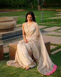 Malavika Mohanan : 6 முழம் புடவையில் அசத்தும் நடிகை மாளவிகா மோகனன்...வைரலாகும் புகைப்படங்கள் !