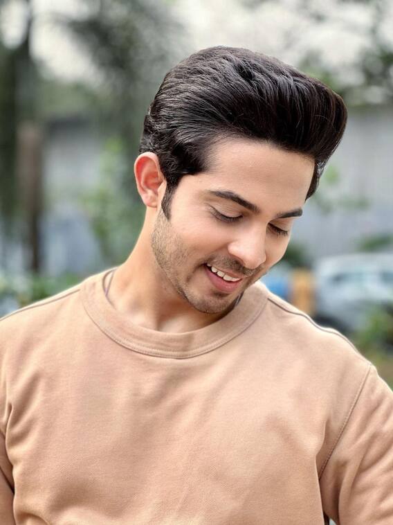 अनुपमा के नए समर हैं इतने पढ़े-लिखे