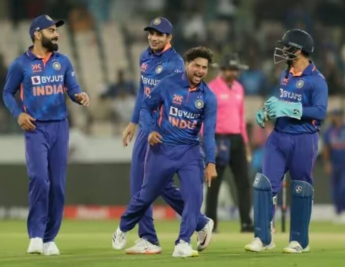 IND Vs NZ: Team India fined 60 percent of their match fee for maintaining slow over rate in 1st ODI against New Zealand IND Vs NZ: ન્યૂઝીલેન્ડ સામેની બીજી વન-ડે અગાઉ ટીમ ઇન્ડિયાને લાગ્યો મોટો ઝટકો,  આ કારણે ચૂકવવા પડશે લાખો રૂપિયા