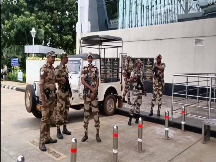 5 layer security at Madurai Airport ahead of Republic Day TNN குடியரசு தினம் வருவதை முன்னிட்டு மதுரை விமான நிலையத்தில் 5 அடுக்கு பாதுகாப்பு