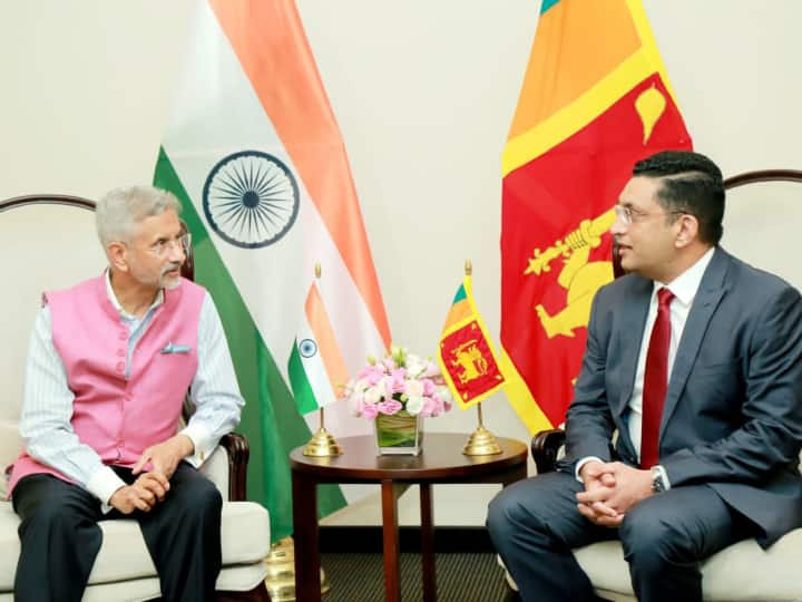 Ex crickter Sanath Jayasuriya thanked  S Jaishankar Indian foreign minister visit srilanka met with President Ranil Wickremesinghe Sri Lankan Economy Crisis: श्रीलंका के पूर्व क्रिकेटर सनथ जयर्सूया ने एस जयशंकर को बोला धन्यवाद, जानें इसके पीछे की वजह