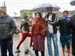 Bharat Jodo Yatra: क्या सर्दी से लगने लगा राहुल गांधी को डर? जम्मू कश्मीर पहुंचते ही पहन ली जैकेट, देखिए तस्वीरें