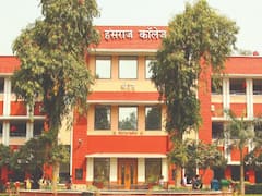 Students Detained For Protesting Against 'Ban' On Non-Veg Food At Hansraj College, Says SFI