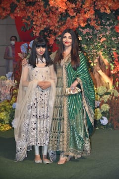 Aishwarya Rai: 'ஊரு அழகி உலக அழகி..' மகள் ஆராத்யாவுடன் விழாவில் கலந்துகொண்ட நடிகை ஐஸ்வர்யா ராய் !