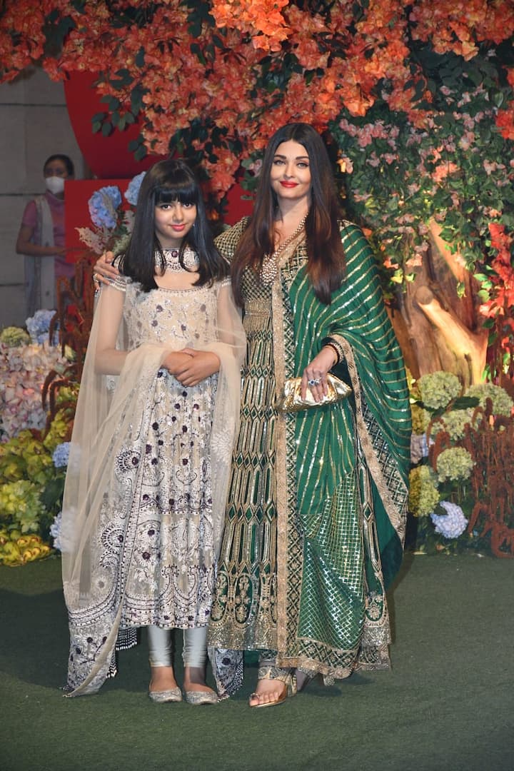 இவருக்கு இந்தியா மட்டுமின்றி உலகின் பல நாடுகளிலும் ரசிகர்கள் உள்ளனர்.