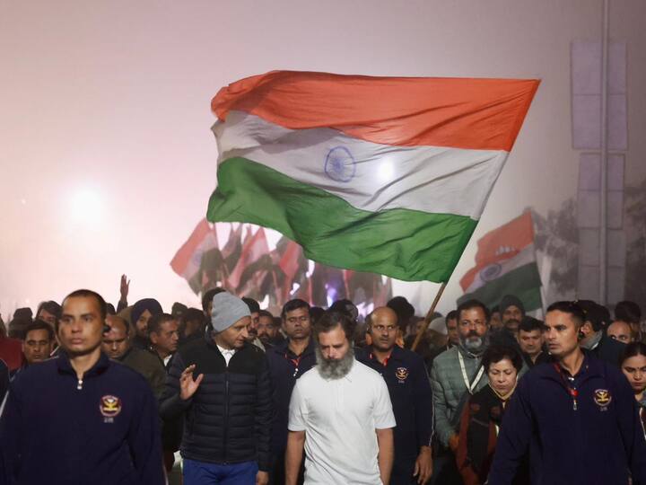 भारत जोडो यात्रा महाराष्ट्रात असताना शिवसेनेकडून आदित्य ठाकरे राहुल गांधींसोबत पदयात्रेत दाखल झाले होते.
