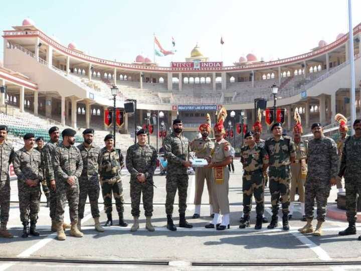 डॉ. अमजद अयूब मिर्जा का कहना है कि  पाकिस्तान अधिकृत जम्मू-कश्मीर और गिलगित बाल्टिस्तान 6 मिलियन लोग पाकिस्तान की सेना के भारतीय सेना के सामने सरेंडर की राह तक रहे हैं. (फोटो- PTI)