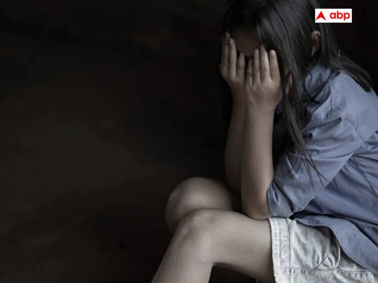 mumbai Borivali minor girl raped by cousin and uncle both arrested Minor Girl Raped: 14 साल की नाबालिग से मामा और चचेरे भाई कई दिनों तक करते रहे रेप, पुलिस ने आरोपियों को किया गिरफ्तार