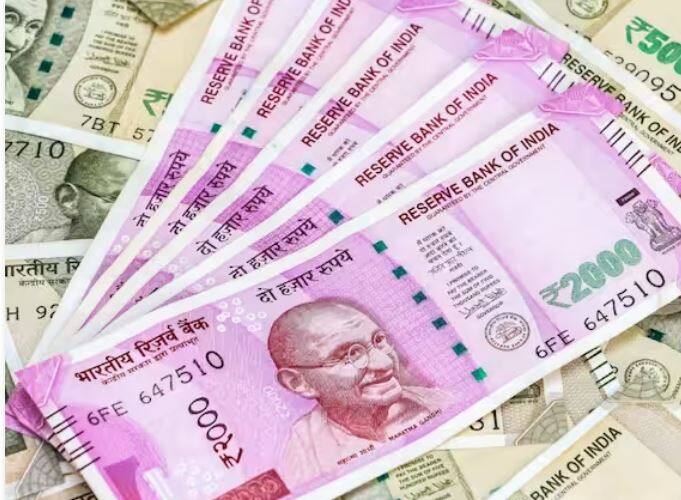 ਡਾਕਘਰ ਦੀਆਂ ਇਹ ਸਕੀਮਾਂ ਸਮਾਲ ਸੇਵਿੰਗ ਸਕੀਮ ਅਧੀਨ ਆਉਂਦੀਆਂ ਹਨ। ਇਸ ਤਹਿਤ ਤੁਸੀਂ ਟੈਕਸ ਛੋਟ ਦਾ ਦਾਅਵਾ ਕਰ ਸਕਦੇ ਹੋ। ਆਓ ਜਾਣਦੇ ਹਾਂ ਕਿ ਇਹਨਾਂ ਪੰਜ ਸਕੀਮਾਂ ਦੇ ਤਹਿਤ ਤੁਸੀਂ ਕਿੰਨੀ ਟੈਕਸ ਛੋਟ ਅਤੇ ਸਾਲਾਨਾ ਵਿਆਜ ਦਾ ਕਿੰਨਾ ਪ੍ਰਤੀਸ਼ਤ ਲਾਭ ਲੈ ਸਕਦੇ ਹੋ।