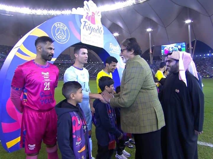 Amitabh bachchan Meets Cristiano Ronaldo Lionel Messi in psg vs riyadh Eleven match watch video Amitabh Bachchan Video: फुटबॉल स्टार रोनाल्डो और मेसी से बॉलीवुड के महानायक ने की मुलाकात, वीडियो किया शेयर