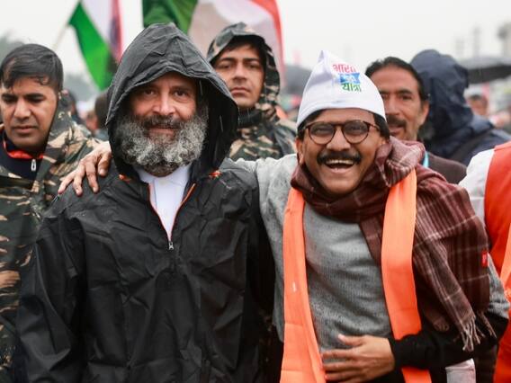Bharat Jodo Yatra: क्या सर्दी से लगने लगा राहुल गांधी को डर? जम्मू कश्मीर पहुंचते ही पहन ली जैकेट, देखिए तस्वीरें