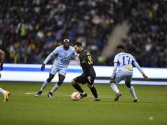 In Pics : रोनाल्डो, मेस्सी उतरले मैदानात, रंगतदार सामन्यात मेस्सीचा संघ 5-4 ने विजयी