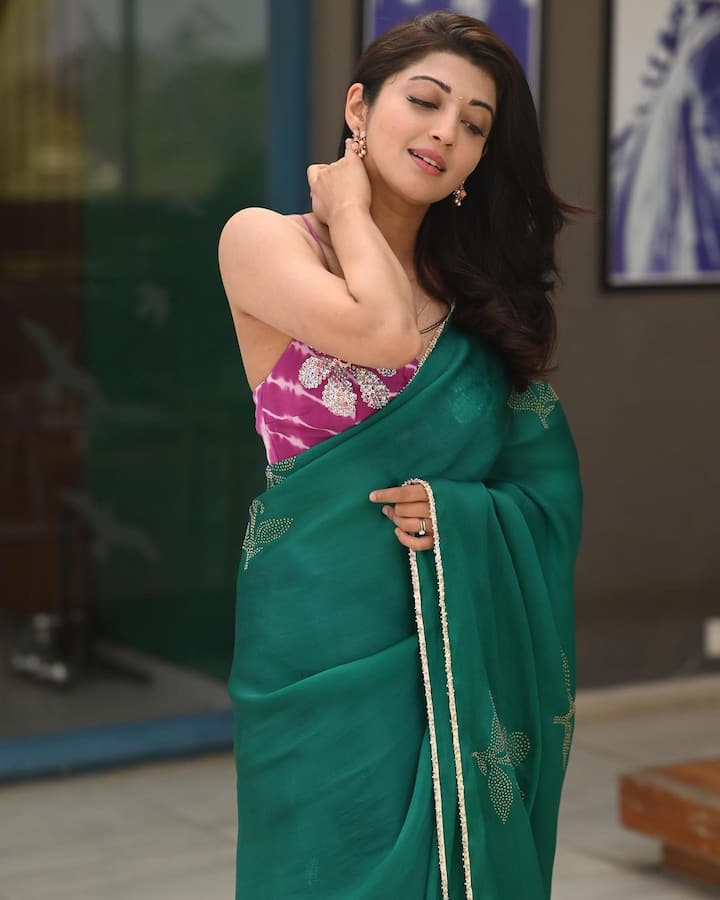 ఏం పిల్లో ఏం పిల్లడో అంటూ టాలీవుడ్ కి పరిచయం అయ్యింది చారడేసి కళ్ళ చిన్నది ప్రణీత.  Image Credit: Pranitha Subhash/ Instagram