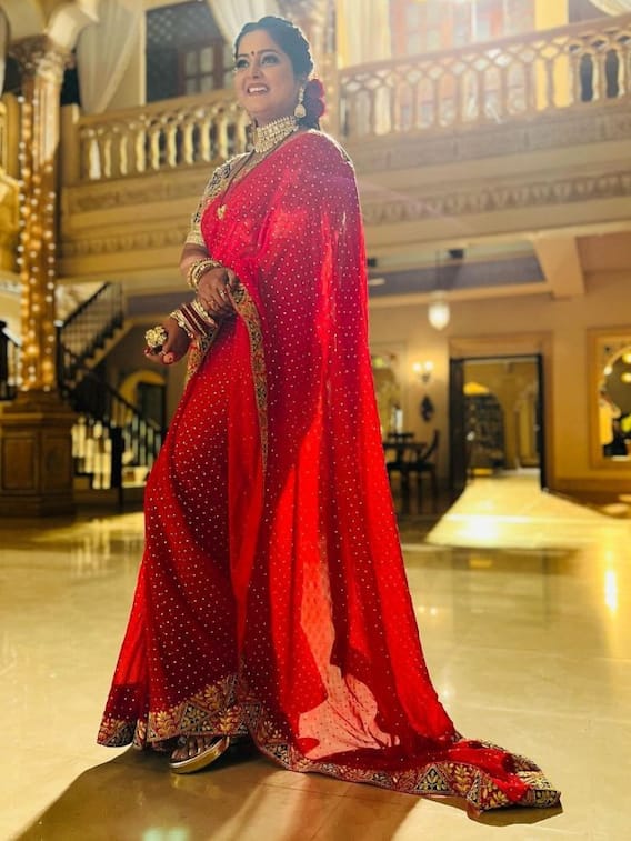 अंजना सिंह ने साड़ी लुक में ढाया कहर