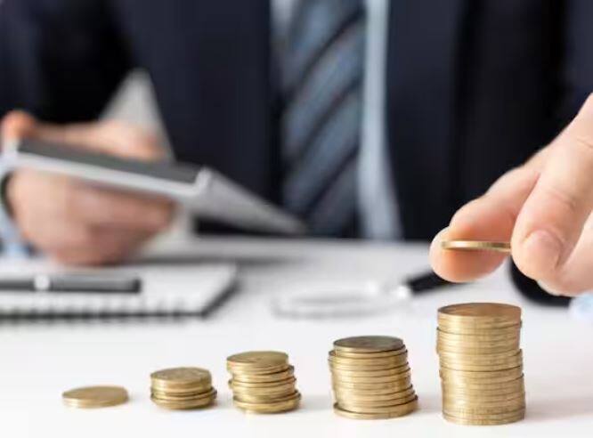 ਨੈਸ਼ਨਲ ਸੇਵਿੰਗ ਸਰਟੀਫਿਕੇਟ: ਇਸ ਦੇ ਤਹਿਤ ਤੁਸੀਂ 1000 ਰੁਪਏ ਦਾ ਨਿਵੇਸ਼ ਕਰ ਸਕਦੇ ਹੋ ਅਤੇ ਇਸ ਸਕੀਮ ਦੇ ਤਹਿਤ ਸਰਕਾਰ ਤੁਹਾਨੂੰ 7% ਵਿਆਜ ਵੀ ਦਿੰਦੀ ਹੈ। ਇਸ ਵਿੱਚ 1.5 ਲੱਖ ਰੁਪਏ ਤੱਕ ਦੀ ਟੈਕਸ ਛੋਟ ਦਿੱਤੀ ਜਾਂਦੀ ਹੈ।