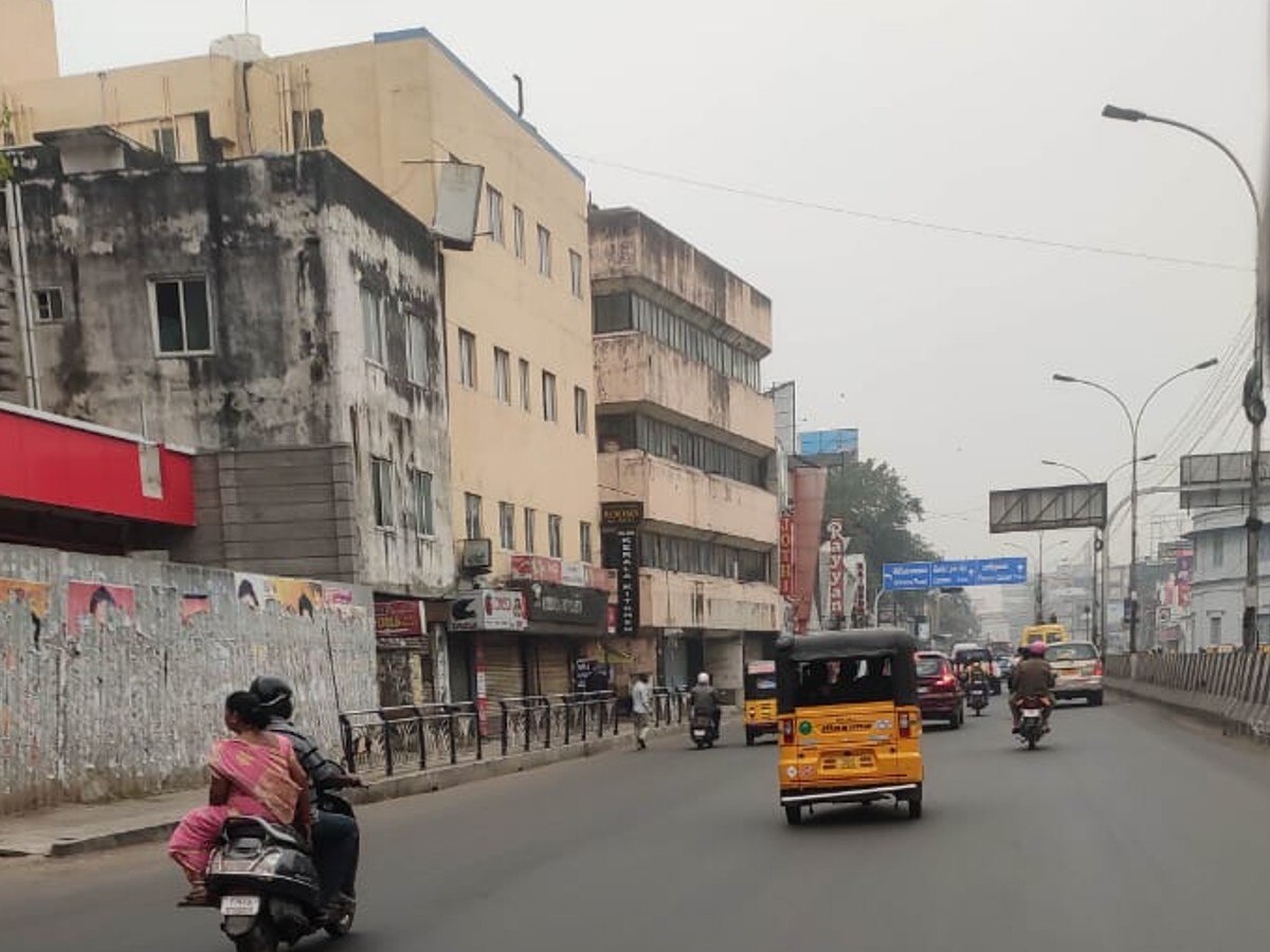 Chennai Rain: சென்னையை திடீரென சூழந்த கார் மேகங்கள்...சில இடங்களில் லேசான மழை...