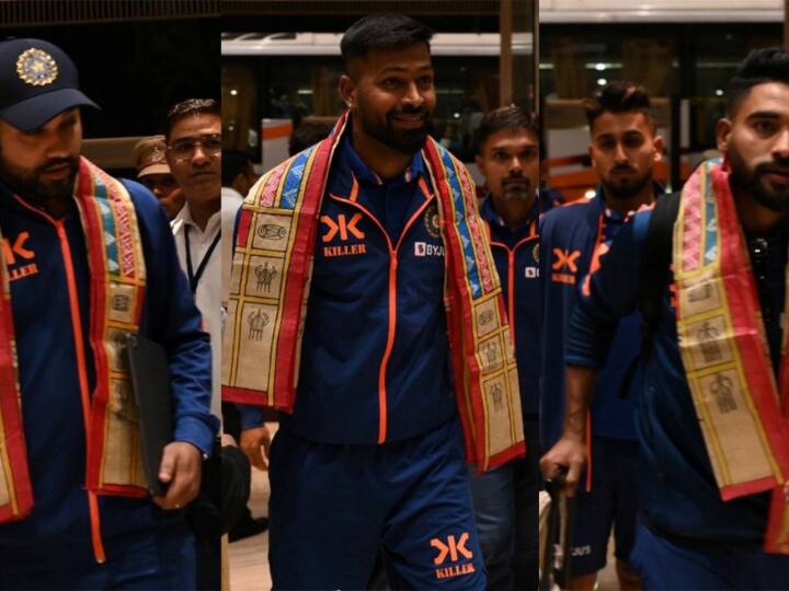 Raipur India Vs New Zealand ODI Match Team reached Chhattisgarh players were welcomed by wearing state cloth ann Chhattisgarh पहुंची IND और NZ की टीम, खिलाड़ियों का राजकीय गमछा पहना कर हुआ स्वागत, यहां के खास व्यंजनों का चखेंगे स्वाद