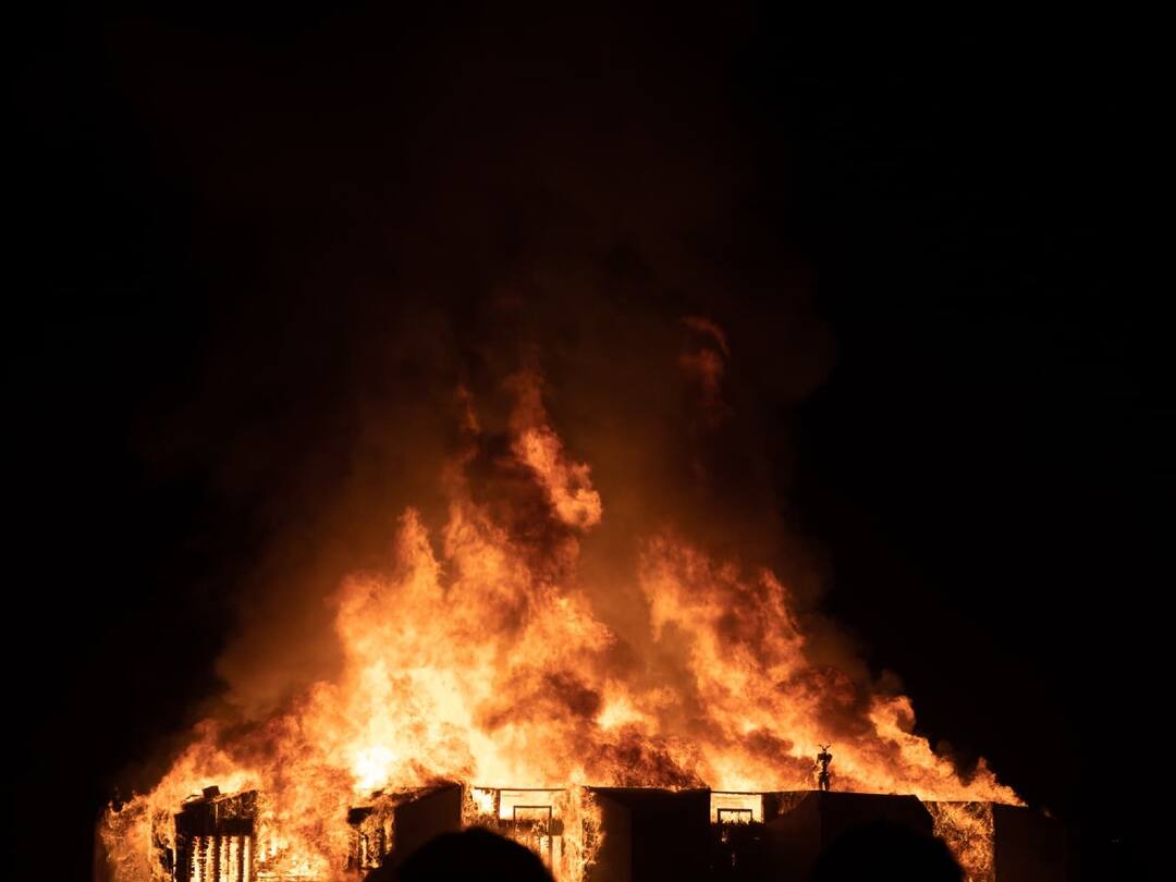 15 soldiers Died dure to Fire at Armenia Army Engineering Institute Fire Accident: ஆர்மீனியா இராணுவப் பிரிவின் தொழிற்சாலையில் தீ விபத்து: 15 வீரர்கள் உயிரிழப்பு!