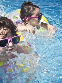 Swimming health benefits : ‘எதிர் நீச்சல் அடி வென்று ஏற்று கொடி..’ மனதில் புத்துணர்வு ஏற்படுத்த உதவும் நீச்சல்!