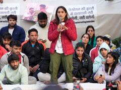 'हैरेसमेंट का ऑडियो हमारे पास'- विनेश फोगाट का दावा, खेल मंत्री के साथ प्रदर्शनकारी पहलवानों की बैठक जारी