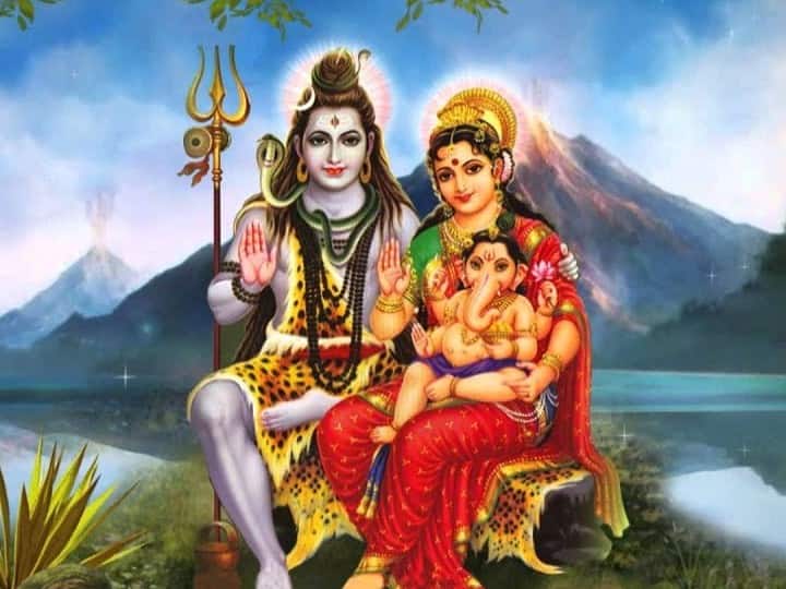 ॐ इं क्षं मं औं अं - साल की पहली मासिक शिवरात्रि पर रात्रि में शिवलिंग पर बेलपत्र चढ़ाएं और इस मंत्र का गुप्त तरीके से जाप करें. ये मंत्र शत्रु पर विजय दिलाता है.