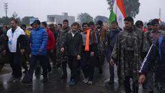 Sanjay Raut In Bharat Jodo:  हाडं गोठवणारी थंडी आणि पावसात राहुल गांधींची भारत जोडो यात्रा जम्मूत, खासदार संजय राऊतांचाही सहभाग