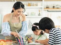 नेक इंसान बनाने के लिए अपने बच्चे को बचपन से ही सिखाएं ये स्किल्स