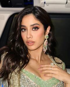 Janhvi Kapoor: జాన్వీ కపూర్ అందాల విందు