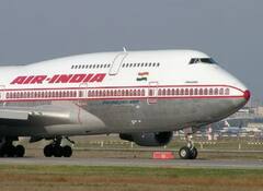 फ्लाइट में पेशाब: DGCA ने लगाया एयर इंडिया पर 30 लाख का जुर्माना, पायलट-इन-कमांड का लाइसेंस रद्द