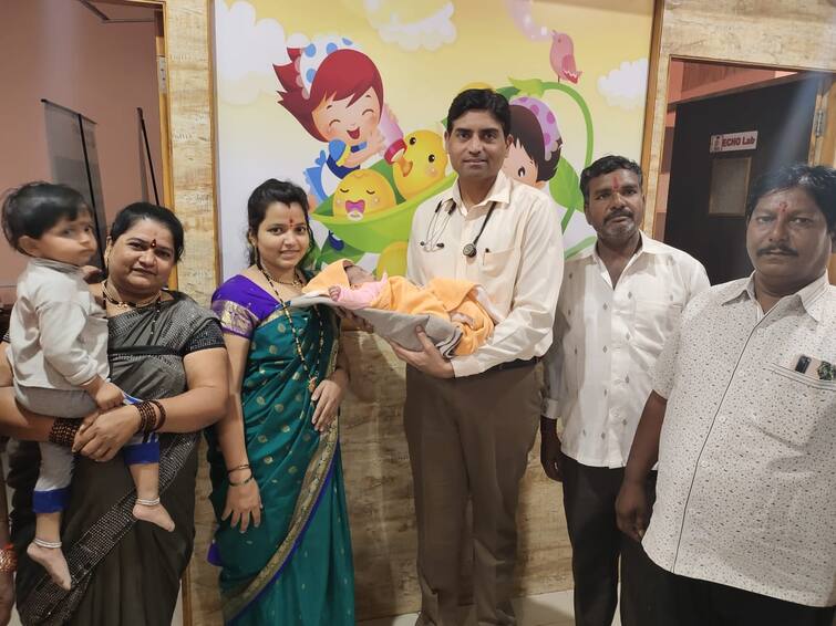 Maharashtra news nashik news Successful heart surgery of thirteen days old baby in Nashik Nashik News : अवघं तेरा दिवसांचं बाळ, अडीच तास ऑपरेशन, नाशिकमध्ये 13 दिवसांच्या बाळावर यशस्वी शस्रक्रिया