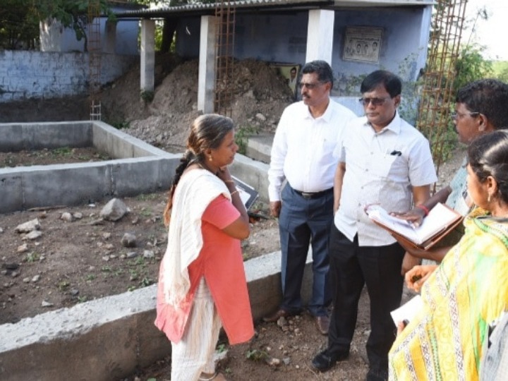 கரூர் மாவட்ட வளர்ச்சி திட்ட பணிகள் குறித்து ஆய்வு செய்த மாவட்ட கண்காணிப்பாளர்