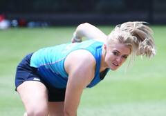 PHOTOS: ક્રિકેટની સાથે સાથે ફેશનમાં પણ અવ્વલ છે આ મહિલા ક્રિકેટર, શેર કરે છે બિકીની સાથેની આવી તસવીરો