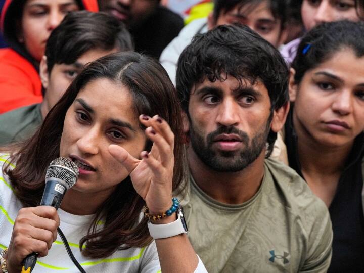 Wrestlers Protest If you want justice go to court Brij Bhushan to protesting wrestlers targets Deepender Hooda Wrestlers Protest: న్యాయం కావాలంటే వెళ్లాల్సింది కోర్టుకు - రెజ్లర్లపై బ్రిజ్‌ భూషణ్‌ సెటైర్లు!